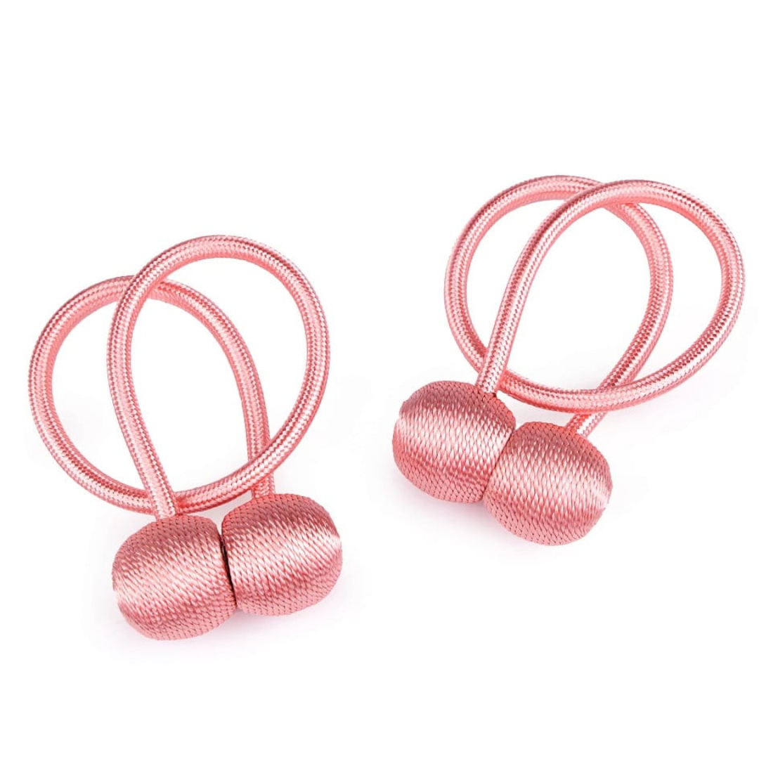 Set-2-magneti-decorativi-pentru-prinderea-perdelelor-si-draperiilor-forma-rotunda-snur-textil-41-cm_roz-deschis.png